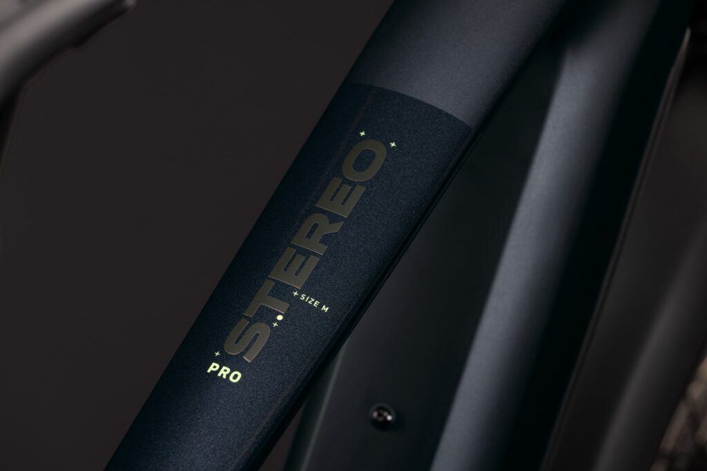 Cube Stereo Hybrid ONE44 Pro 800 FE coal´n´black