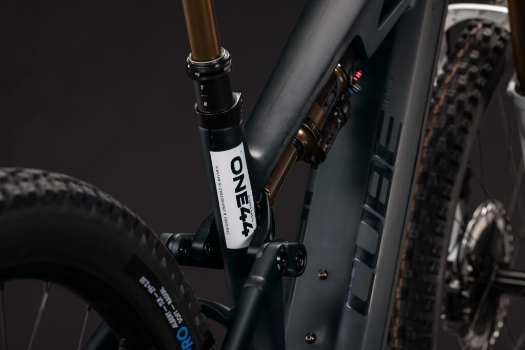Cube Stereo Hybrid ONE44 HPC AT 800 carbon´n´white