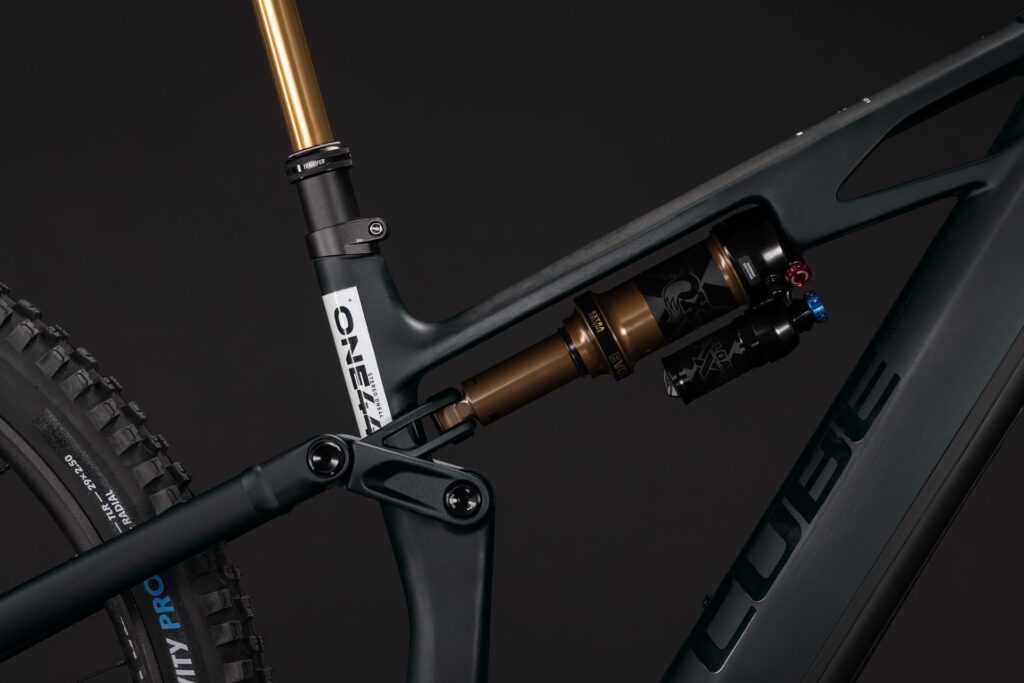 Cube Stereo Hybrid ONE44 HPC AT 800 carbon´n´white