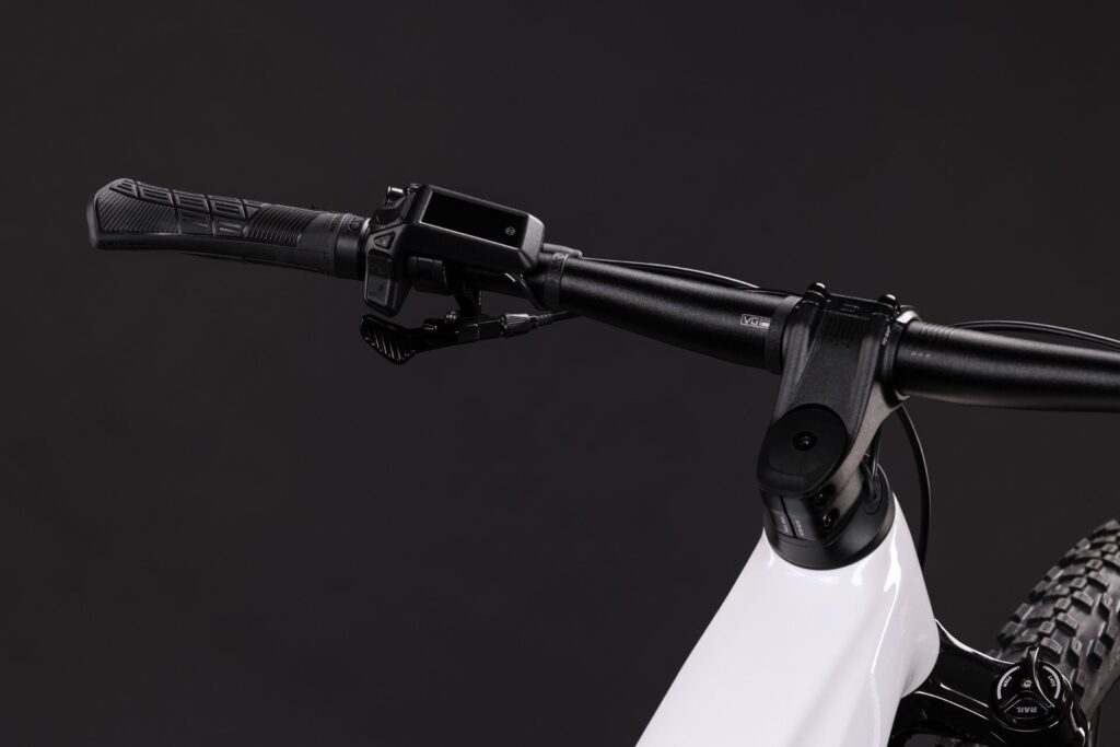 Cube Reaction Hybrid Race 800 snow´n´black