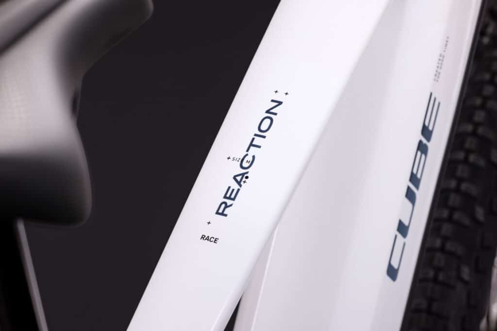 Cube Reaction Hybrid Race 800 snow´n´black