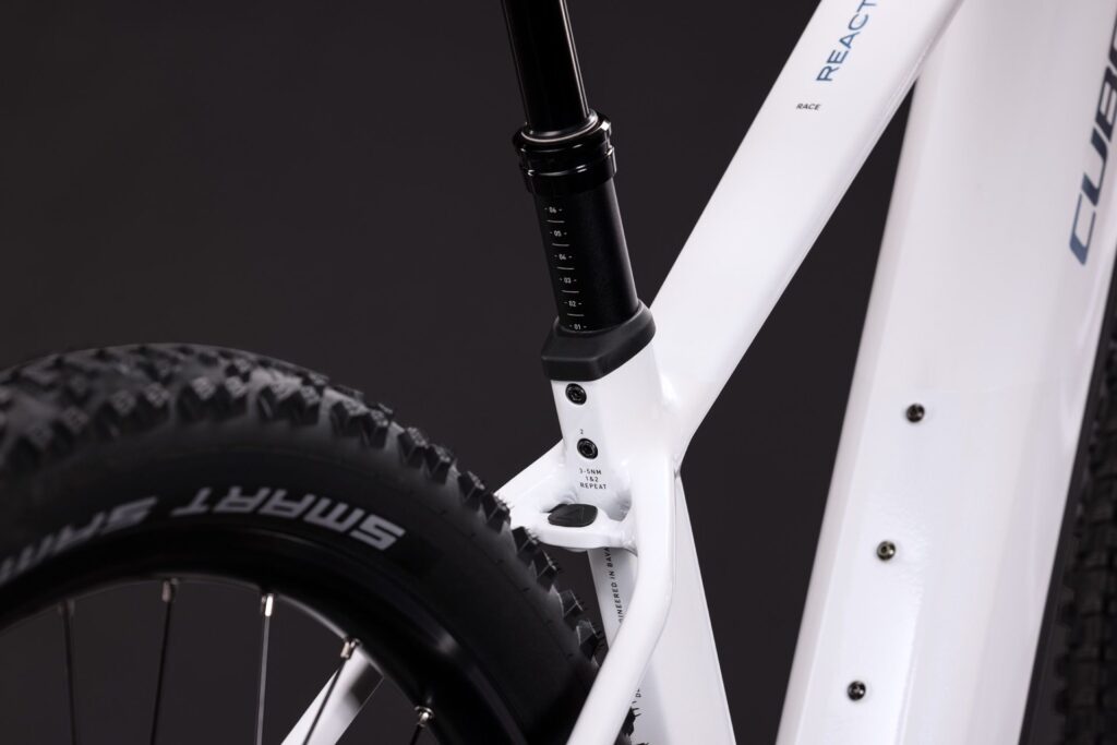 Cube Reaction Hybrid Race 800 snow´n´black