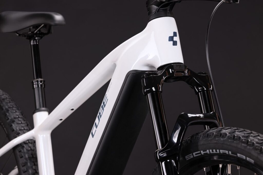 Cube Reaction Hybrid Race 800 snow´n´black