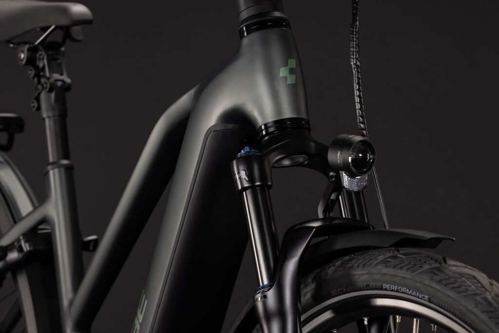 Cube Kathmandu Hybrid Deluxe Pro 800 blackforest´n´chrome