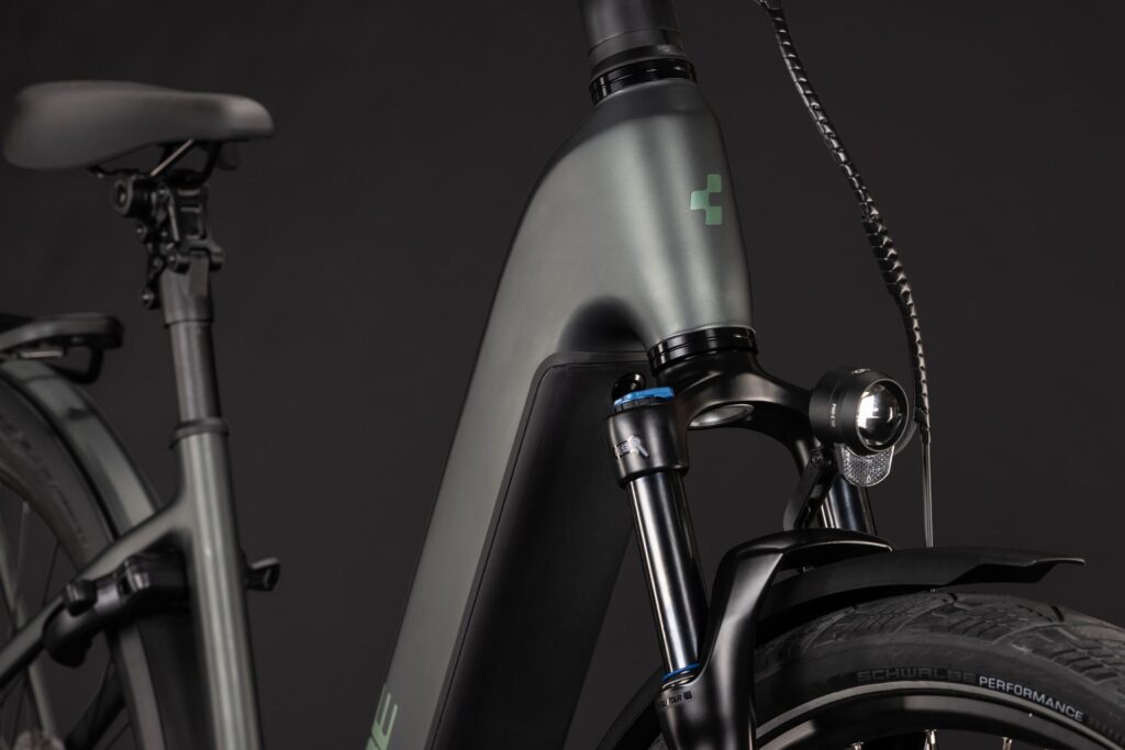 Cube Kathmandu Hybrid Deluxe Pro 800 blackforest´n´chrome