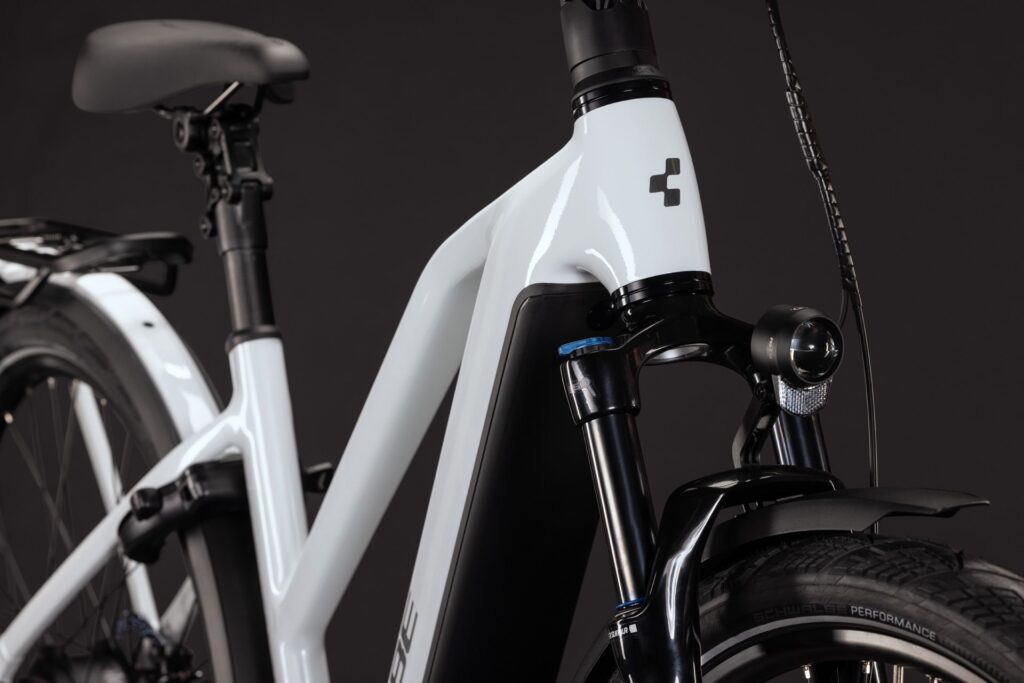 Cube Kathmandu Hybrid Deluxe Pro 800 metallicwhite´n´chrome