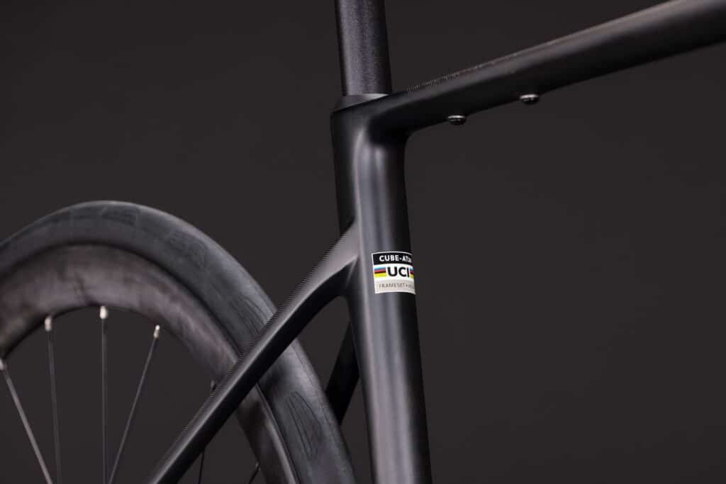 Cube Attain C:62 Race carbon´n´coalchrome