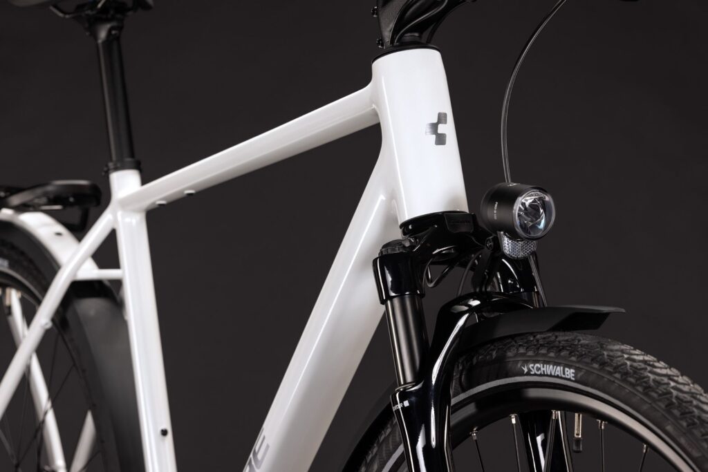 Cube Kathmandu Pro metallicwhite´n´chrome