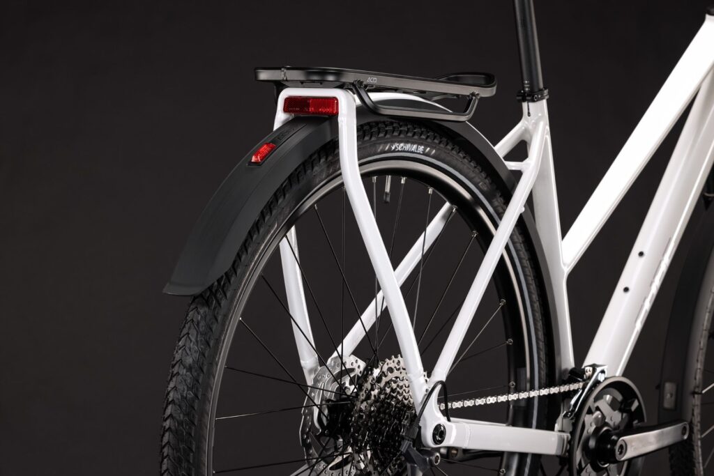 Cube Kathmandu Pro metallicwhite´n´chrome