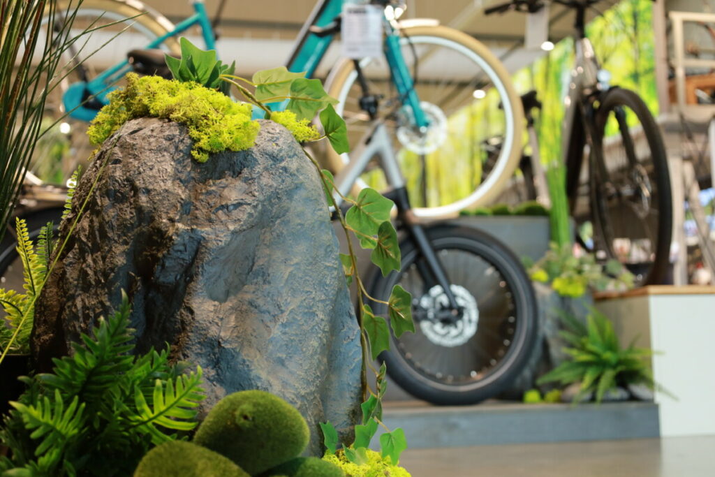 Gruene Pflanzen und Cube Fahrrad 4